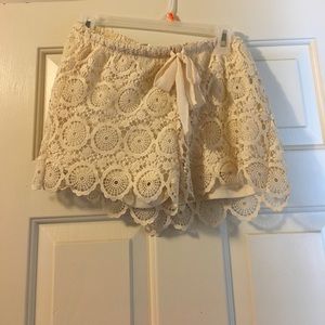 Lace cream shorts