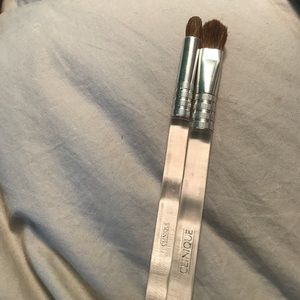 Two Clinique eyeshadow brushes
