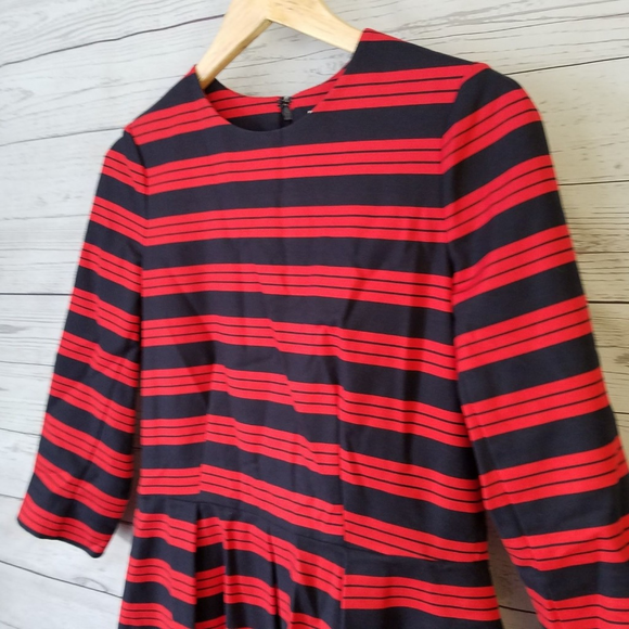 ❤️GAP Fit And Flare Pleated Size 6 Striped Dress❤️ - Picture 2 of 7
