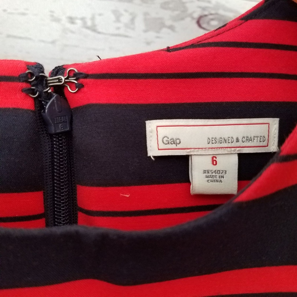 ❤️GAP Fit And Flare Pleated Size 6 Striped Dress❤️ - Picture 4 of 7