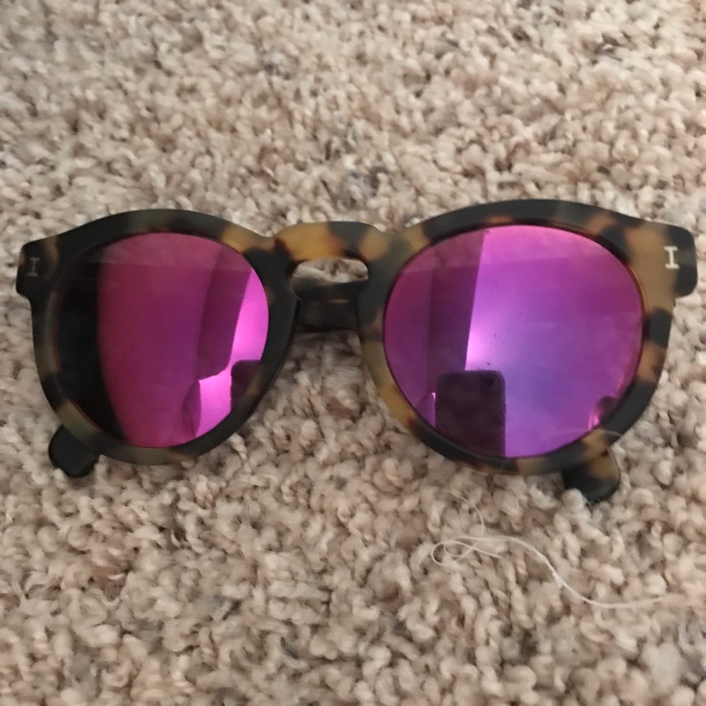 ILLESTEVA Sunglasses
