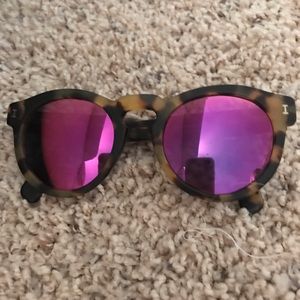 ILLESTEVA Sunglasses