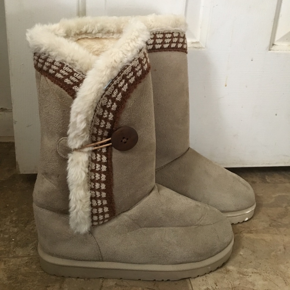 Fur boots