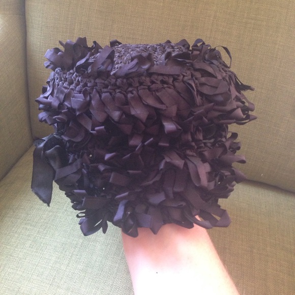Black pillbox ribboned hat - Picture 1 of 2