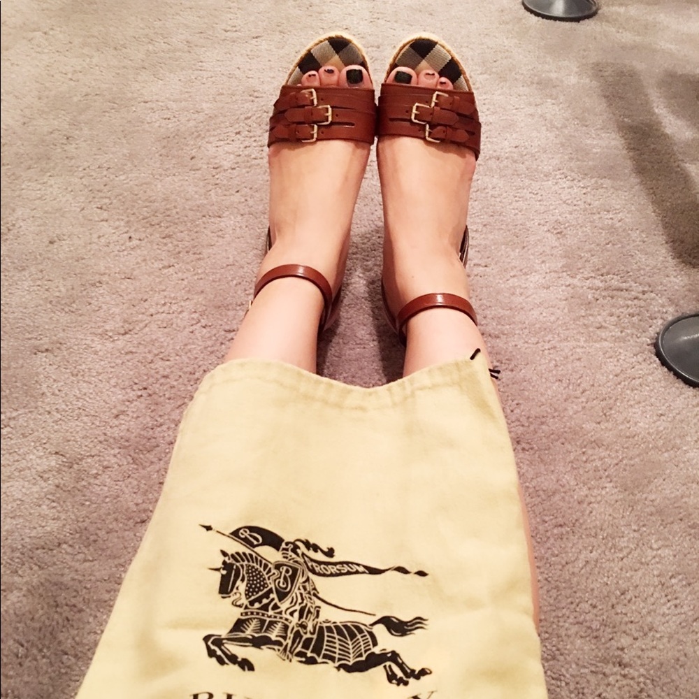 💯Authentic Gorgeous Burberry espadrilles - Picture 2 of 8