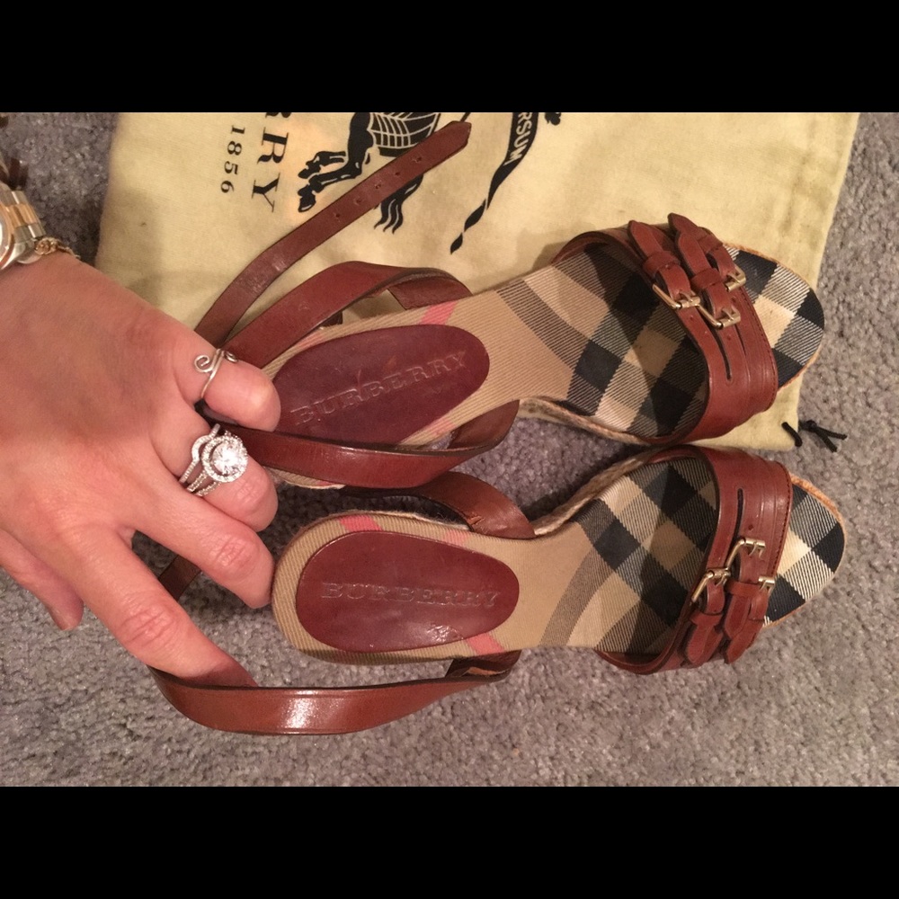 💯Authentic Gorgeous Burberry espadrilles - Picture 8 of 8
