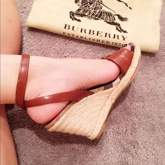 💯Authentic Gorgeous Burberry espadrilles - Picture 5 of 8
