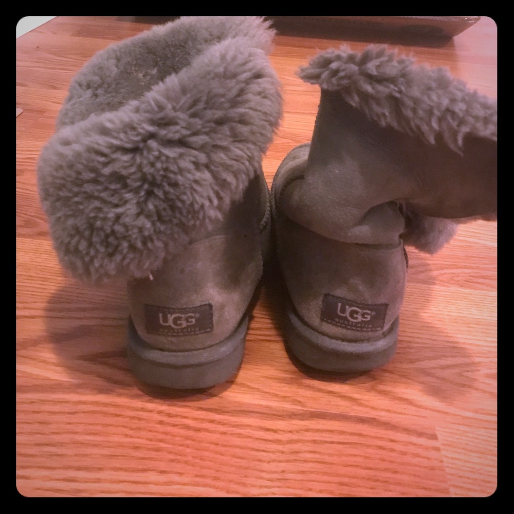 Women's Grey bailey button uggs