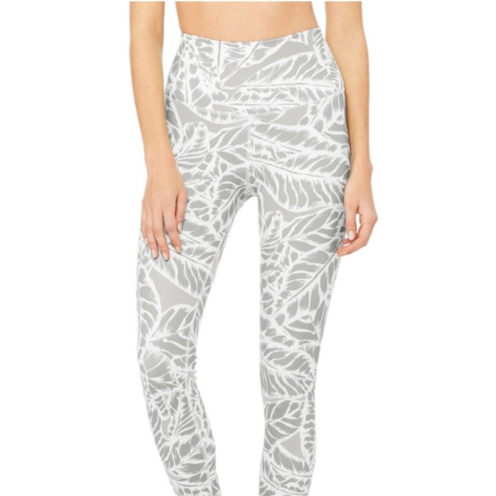 SOLD Alo yoga airbrush high rise crops