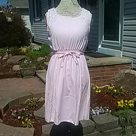 Cute soft pink Eyelet sundress ON CLEARANCE - Picture 2 of 4