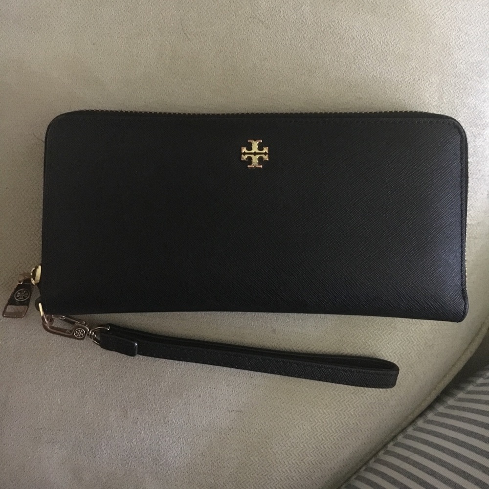 Tory Burch Zippered Wallet (with wristlet strap)