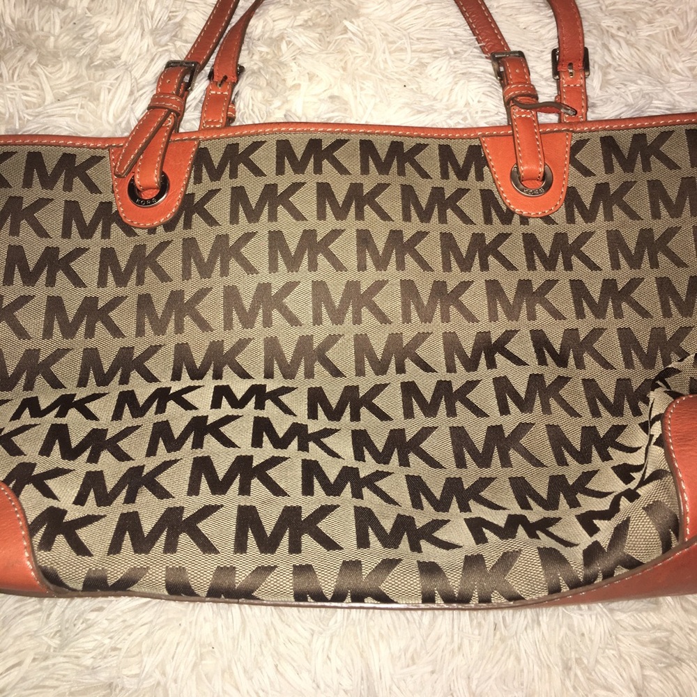 Michael Kors authentic purse - Picture 1 of 3