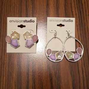 2 pairs of Earrings