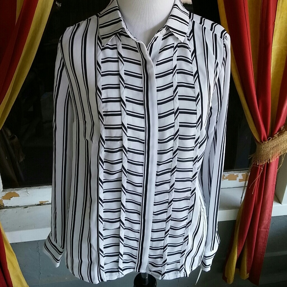 Dana Buchman black and white Stripped collared Button Down shirt Size XS NWT