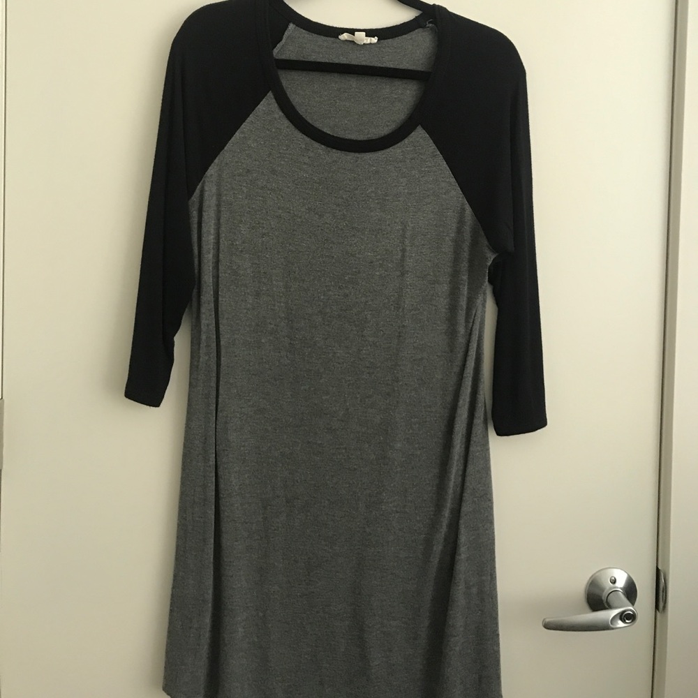 Gray and black baseball sleeve tunic