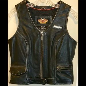 Beautiful-Authentic HARLEY-DAVIDSON GENUINE LEATHER ZIP-UP VEST!