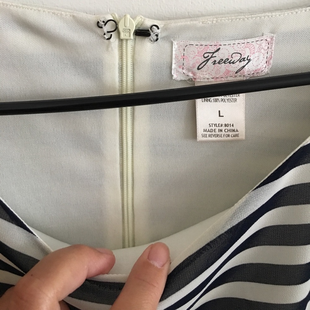 Adorable navy striped dress - Picture 3 of 8