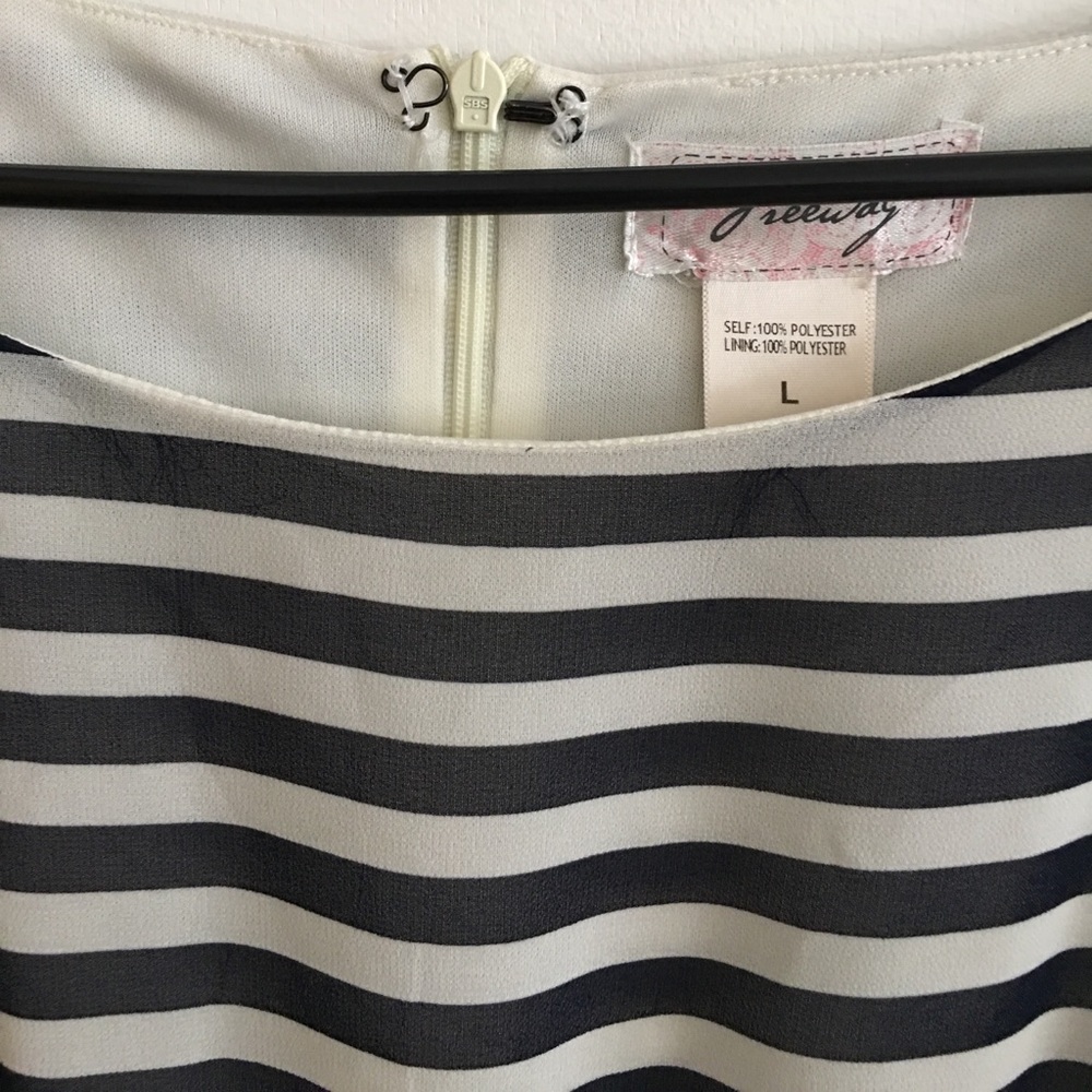 Adorable navy striped dress - Picture 6 of 8