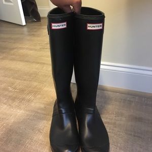 Hunter boots, matte black. Size8
