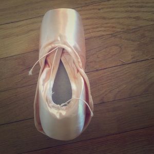 Shoes - Capezio tendu Pointe Shoes Shoes - Capezio tendu Pointe Shoes