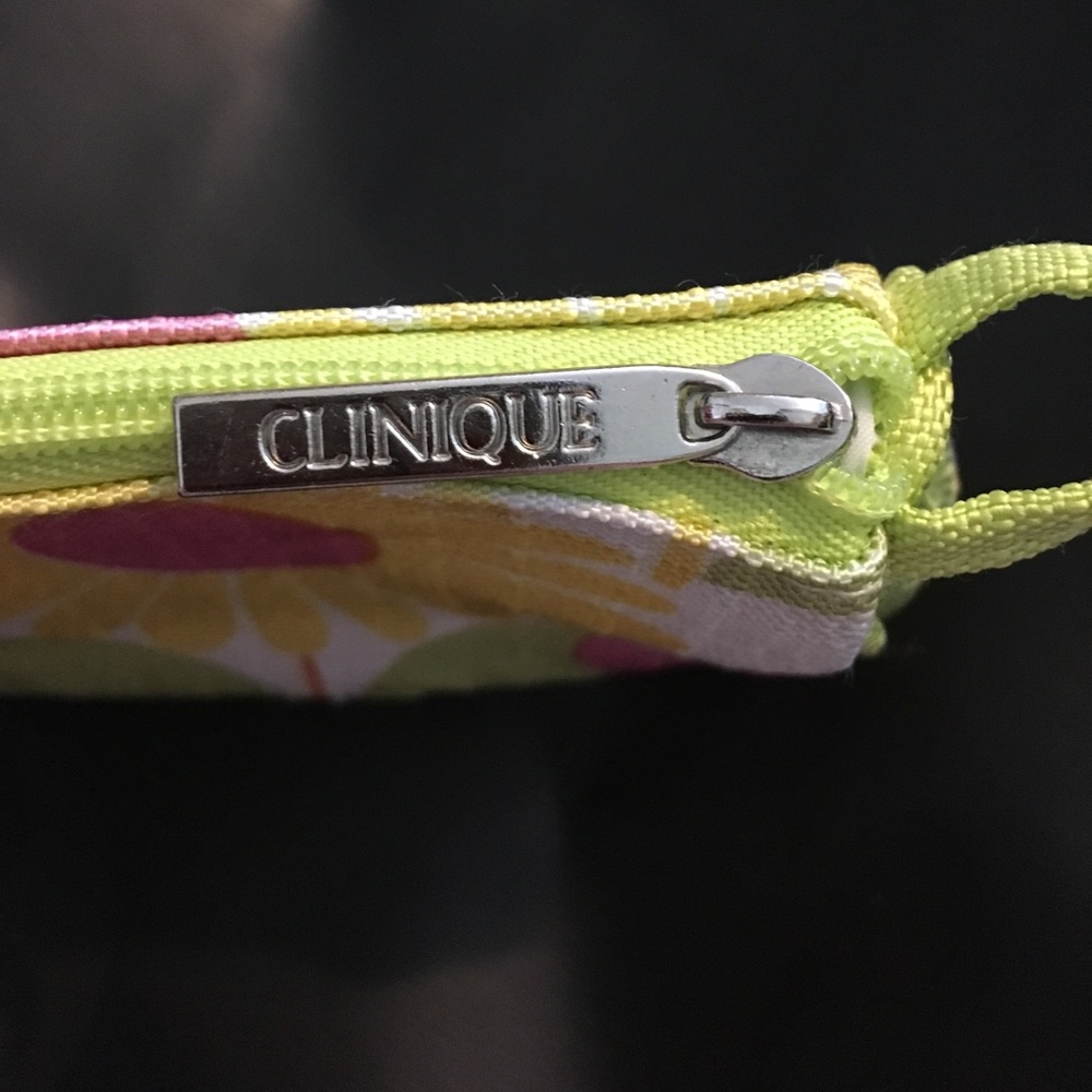 Clinique Pouch - Picture 3 of 4
