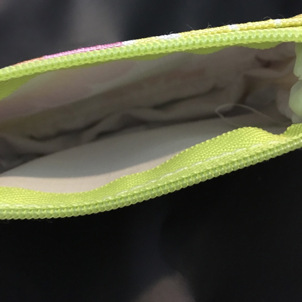 Clinique Pouch - Picture 4 of 4