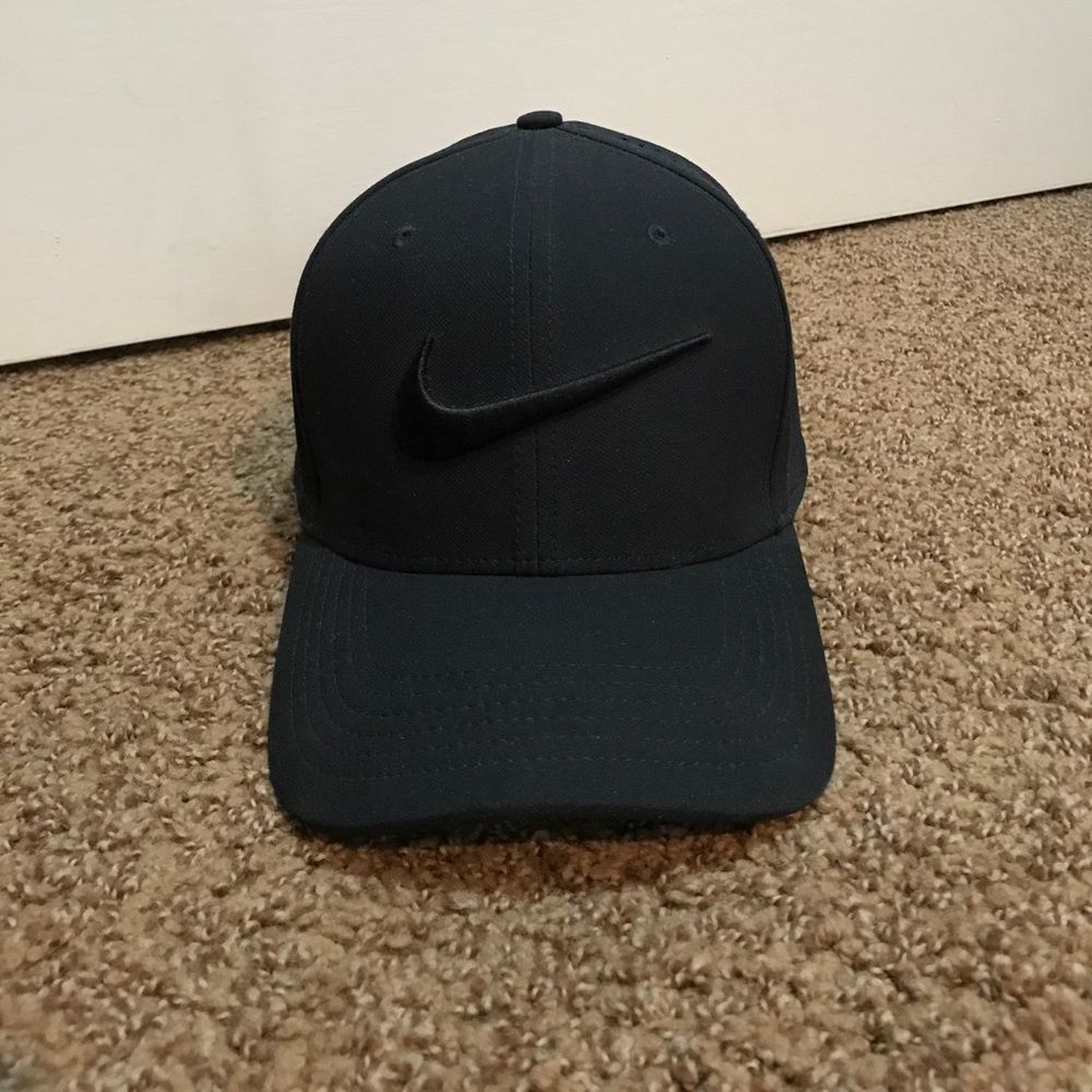 Black Nike dry-fit hat
