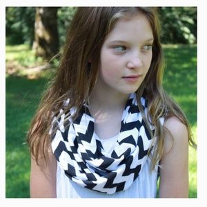 Black-and-white Chevron Scarf