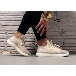 womens lunarcharge essential