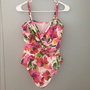 Croft & Barrow size 16 swimsuit! Never worn