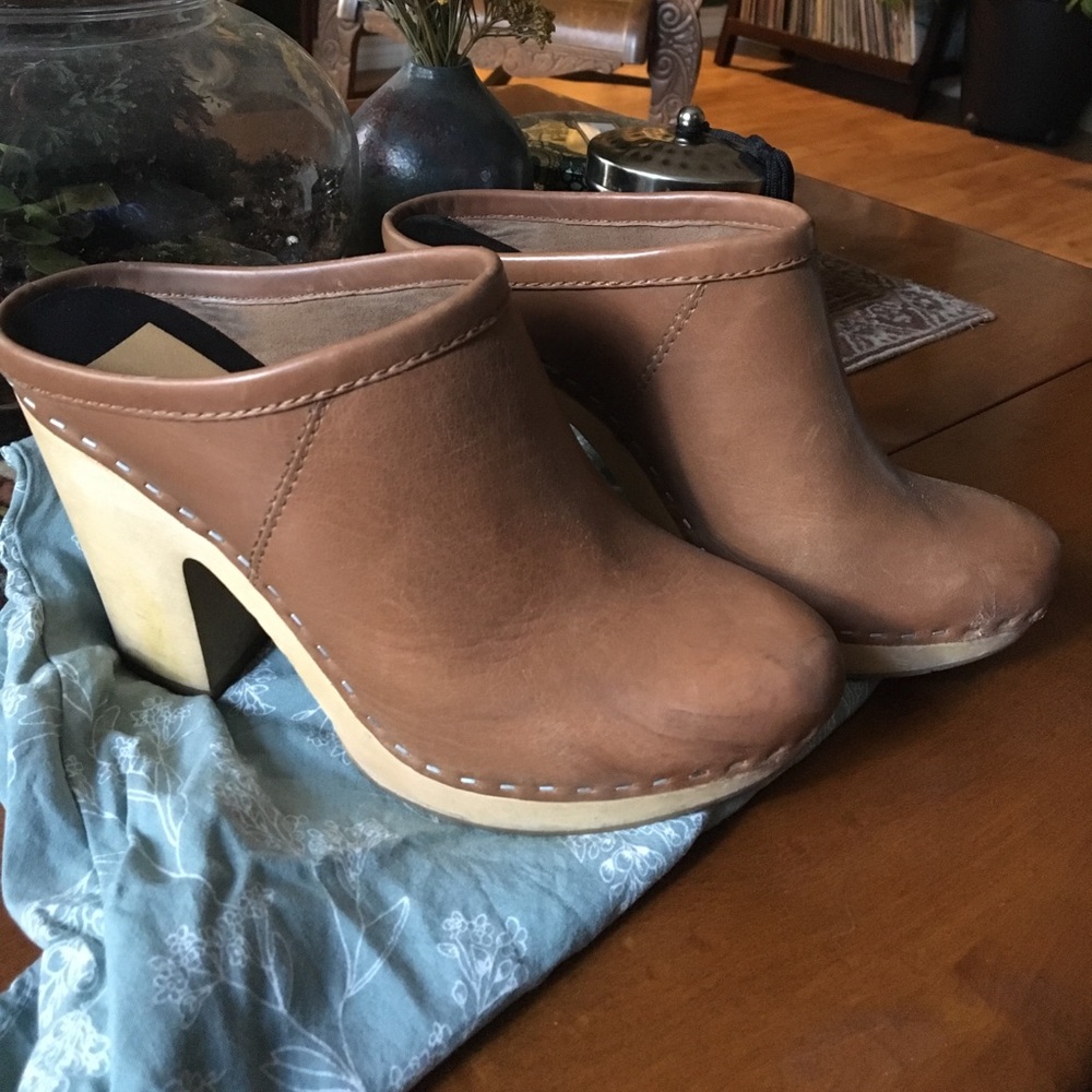 Wood Sole Bucket Mules