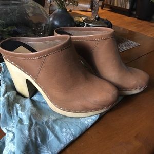 Wood Sole Bucket Mules