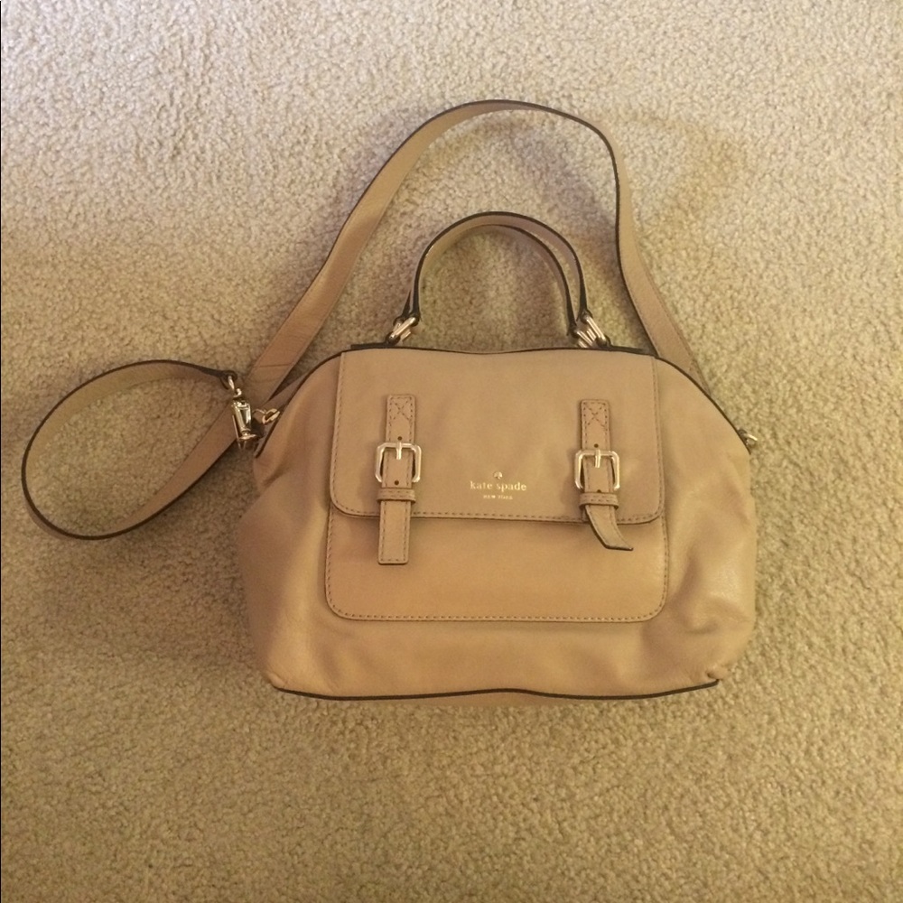 Like new Kate spade bag with shoulder strap!
