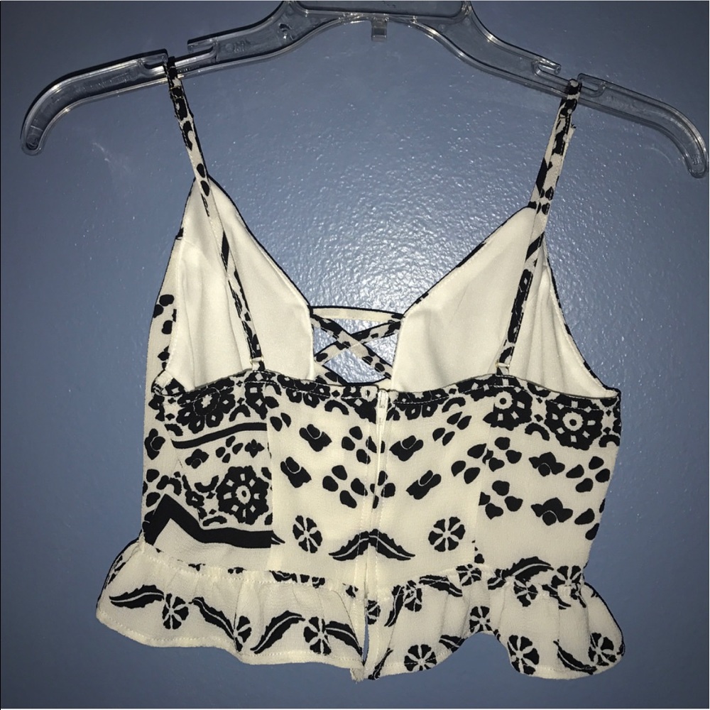 Patterned Crop Too - Picture 2 of 2