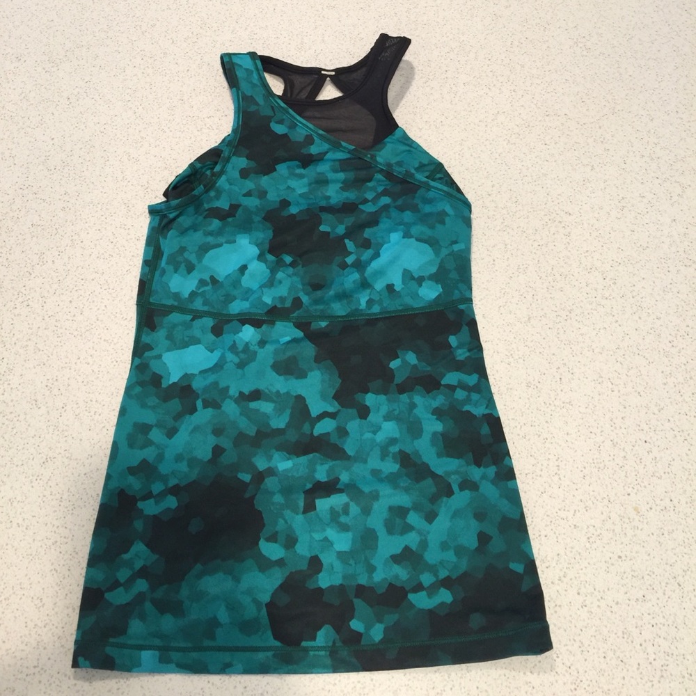 Over the shoulder lululemon tank top size 6