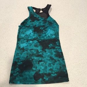 Over the shoulder lululemon tank top size 6