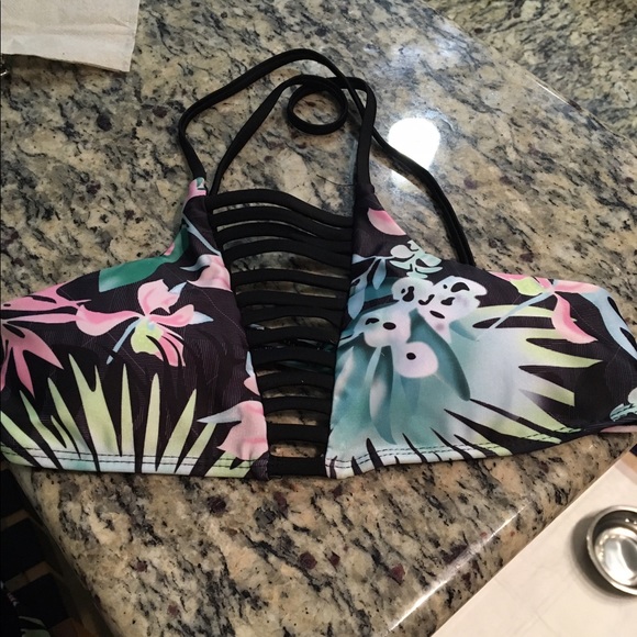 Cute bikini set 🌺 - Picture 5 of 5