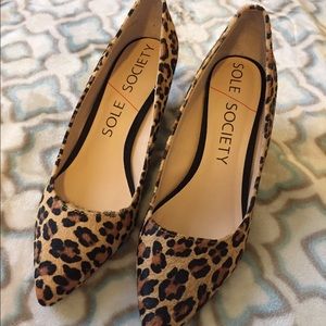 Sole Society Mid Heel Wedge Juli Leopard Size 8