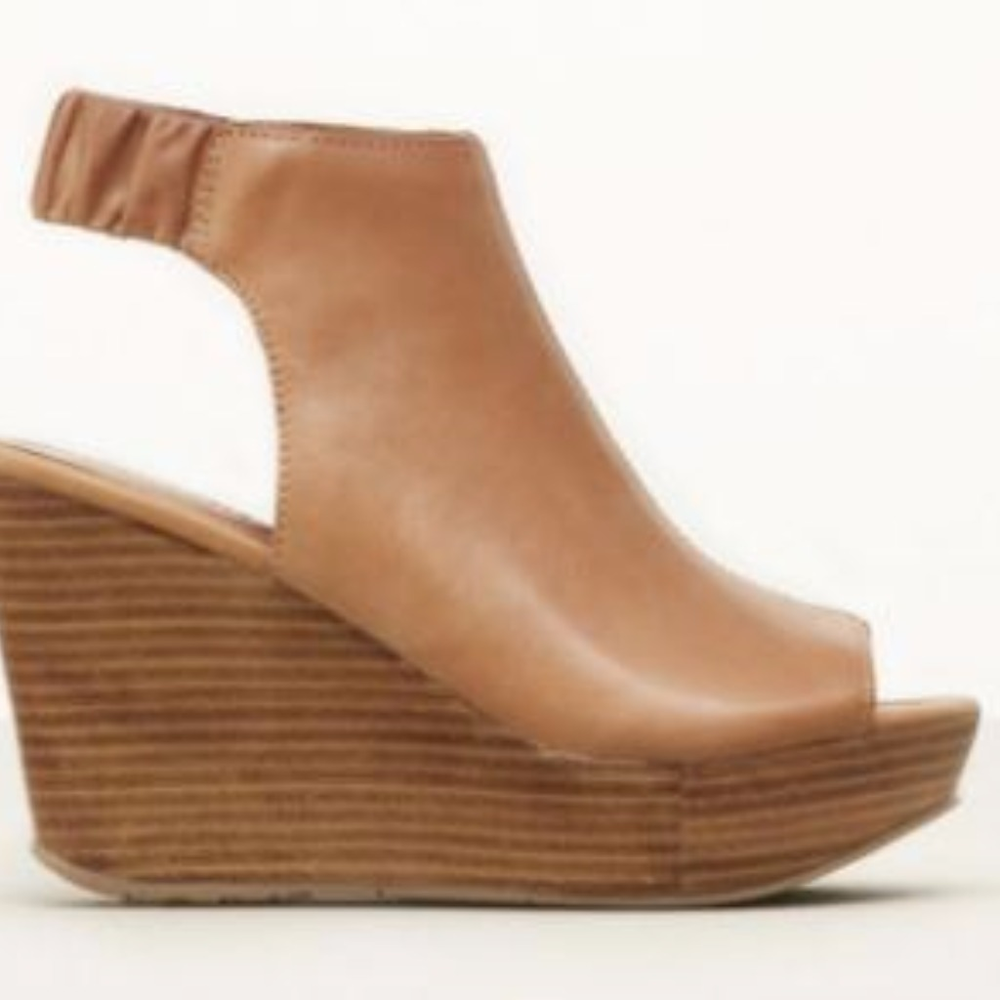 Kenneth Cole Tan Wedge