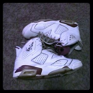 Jordan retro 6 maroon
