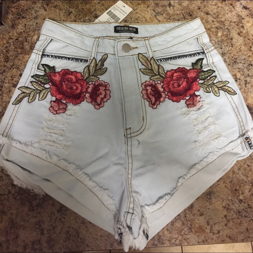 Hi rise shorts with flowers