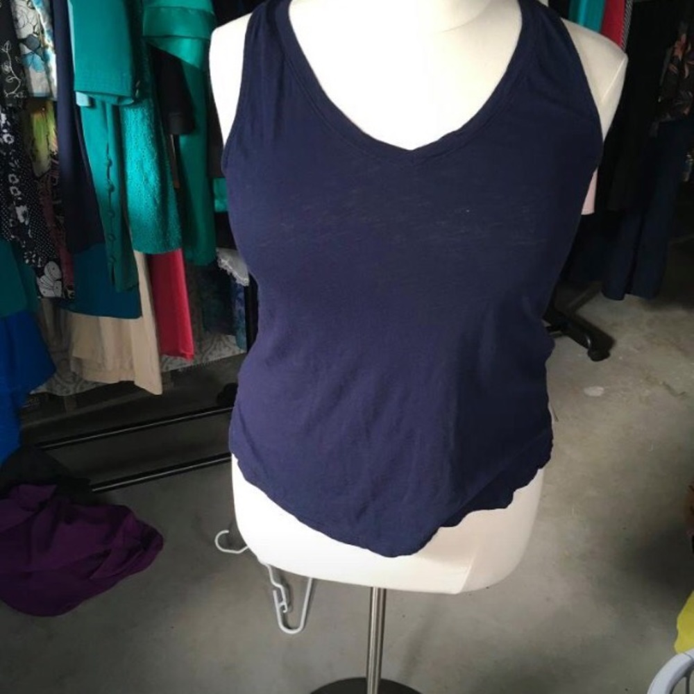 Classic navy loose fitting tank