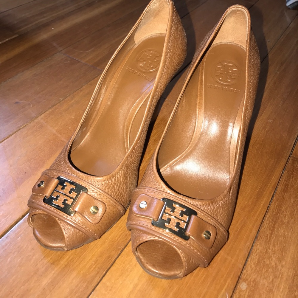 Tory butch great condition wedge