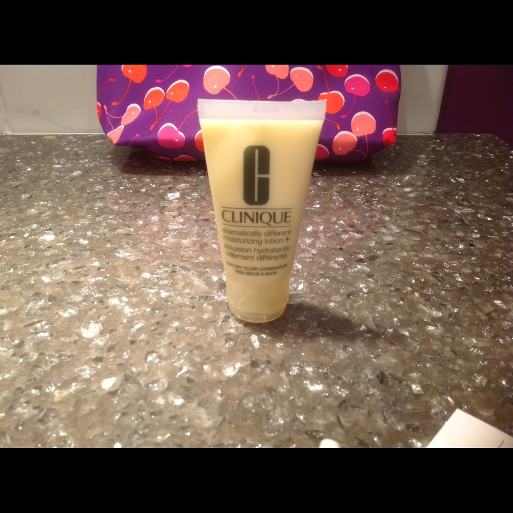 Clinique Dramatically Different Moisturizing +