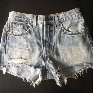 Levi's 🆕 Denim Ripped shorts