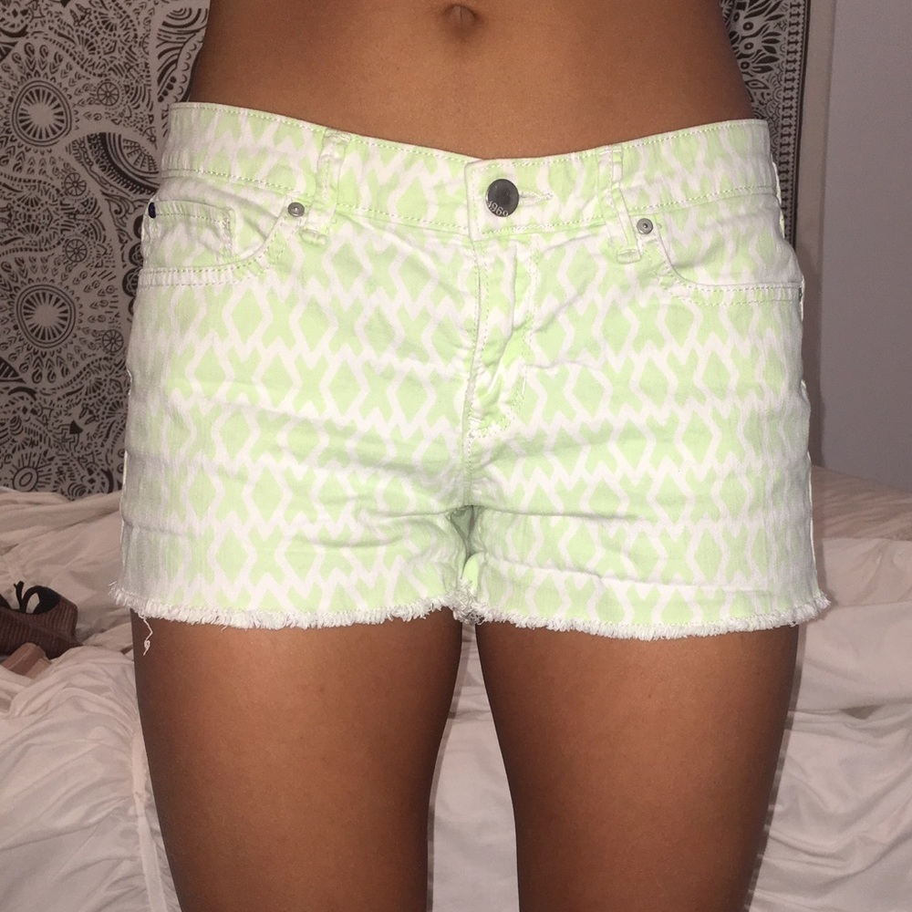 Gap patterned shorts