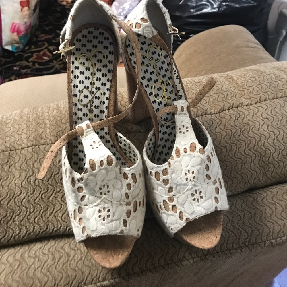 Jessica Simpson crochet lace‭ heels