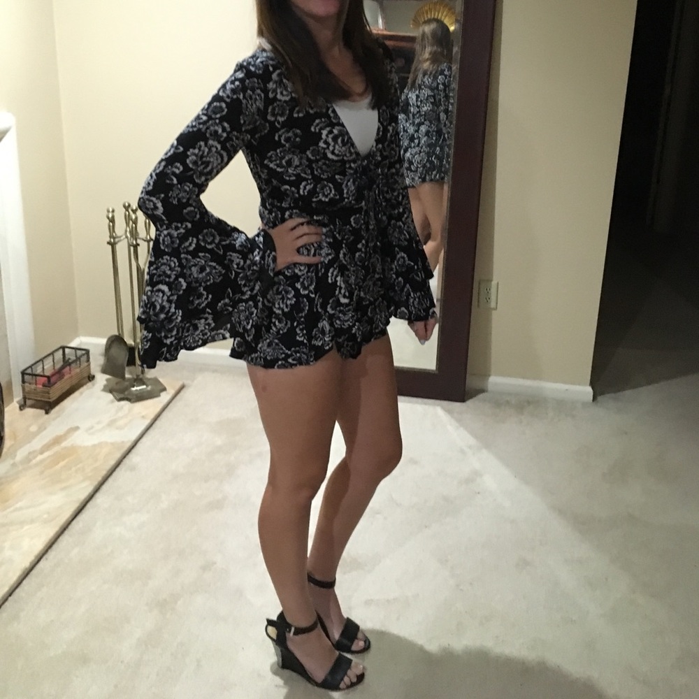 Forever 21  black and white longsleeve romper