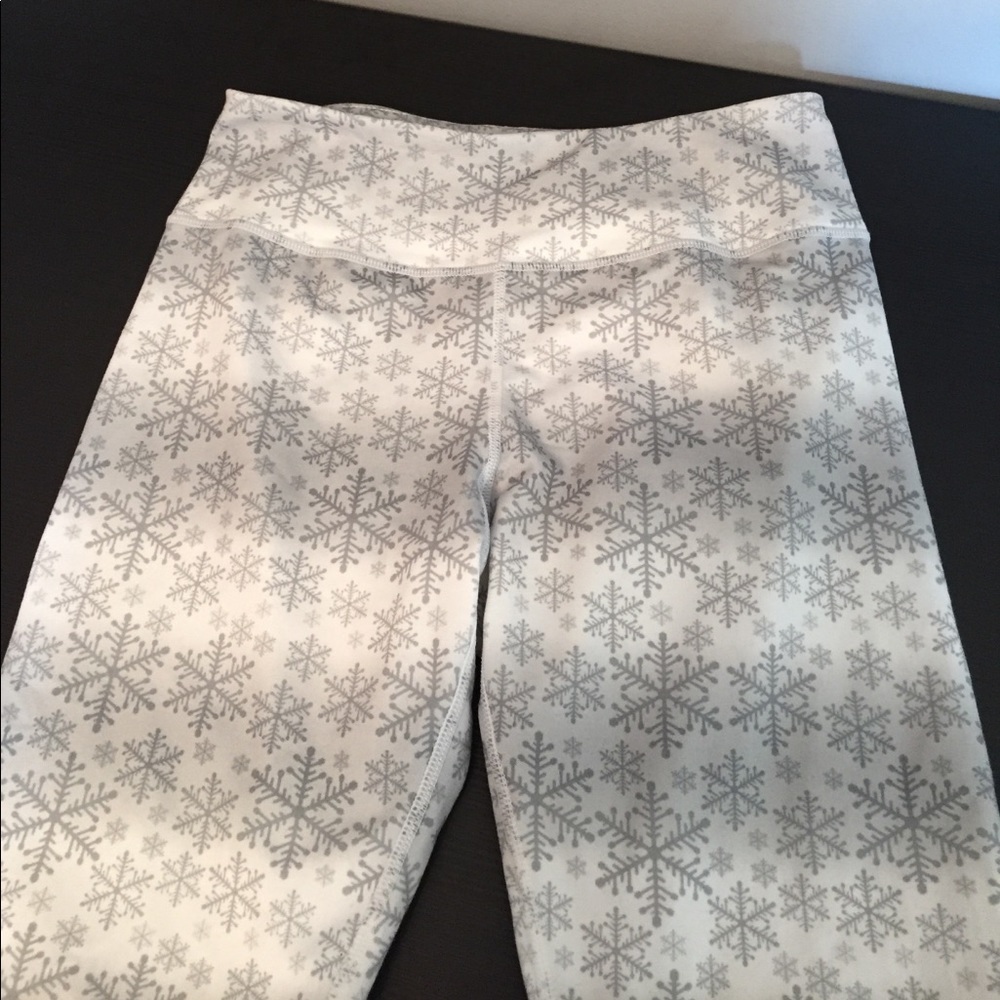 Kyodan Snowflake leggings.