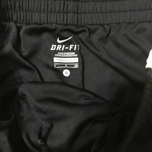 Nike running shorts - Picture 2 of 3